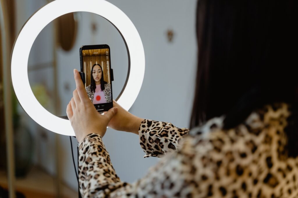 Lợi ích khi sử dụng dịch vụ chạy quảng cáo TikTok